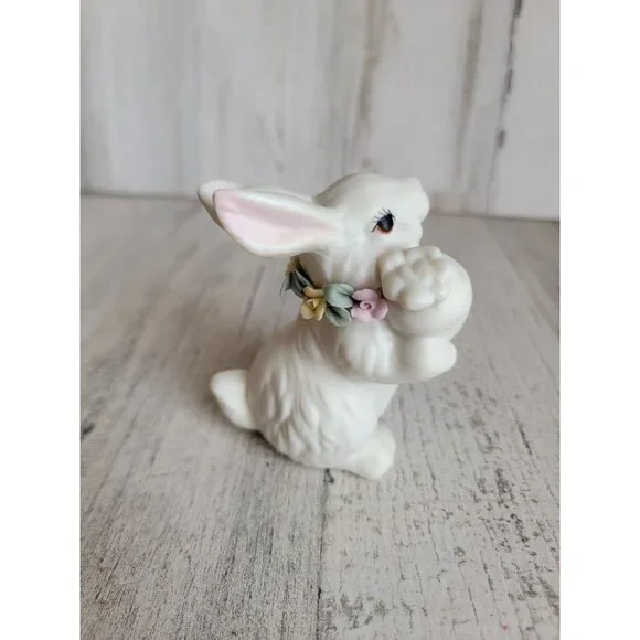 White ceramic rabbit carrot Easter Bunny flowering - Picture 4 of 7